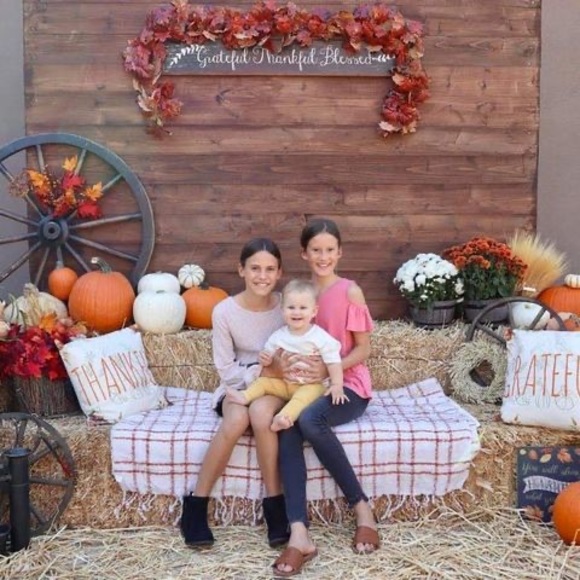 Meet your Posher, Denisa - Picture 1 of 1